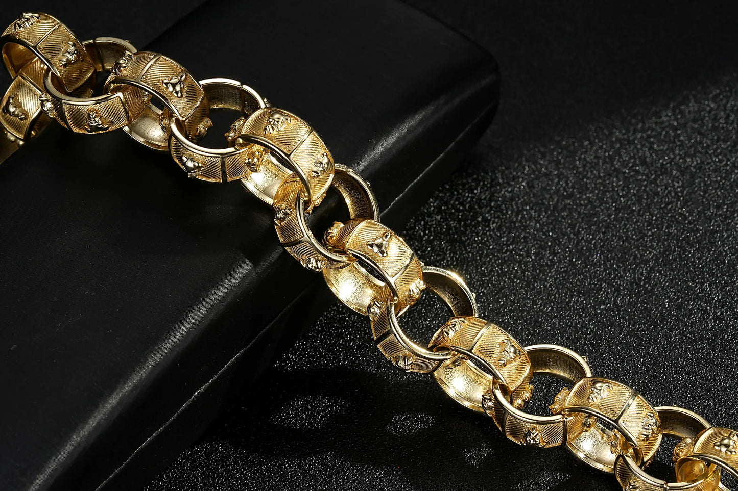 GOLD 20MM BULLDOG BELCHER BRACELET